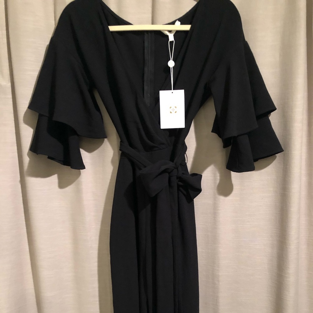 Black ruffled short sleeved jumper